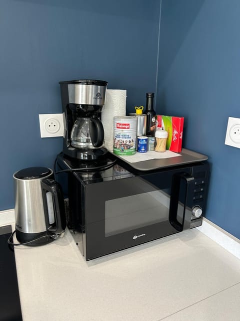 Coffee/tea facilities, microwave, kitchen