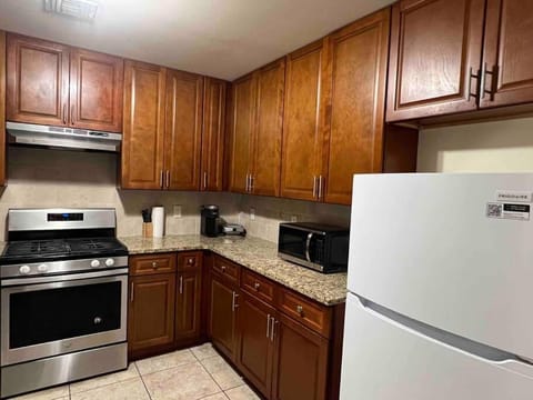 Kitchen or kitchenette, minibar, pet friendly, stove, toaster