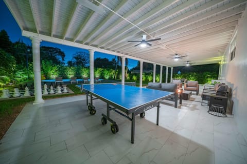 New Tropical Oasis Retreat in Miami Villa in Golden Glades