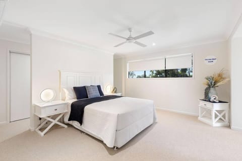 Luxe By The Marina - Hamptons Chic at Hervey Bay House in Hervey Bay