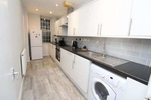 Kitchen or kitchenette, dishwasher, minibar, pet friendly, stove, toaster, washing machine, dryer