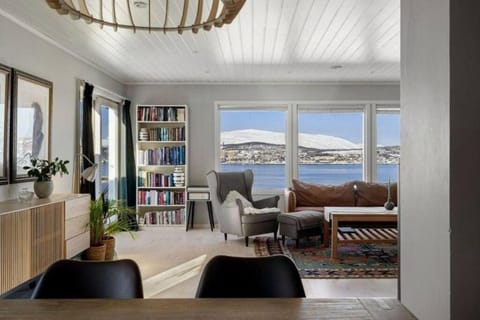 Cozy home. Fantastic view and parking Copropriété in Tromso