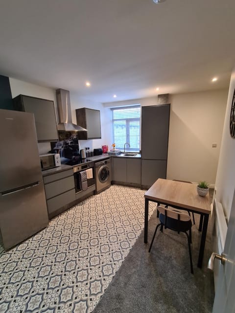 Kitchen or kitchenette, Dining area, minibar, pet friendly, stove, toaster