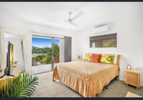 Tranquil paradise - whole home - with views! King and Queen beds House in Cairns