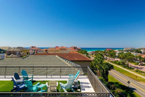 Rooftop Deck with Beach Views Community Pool and Hot Tub Destiny by the Sea House in Destin