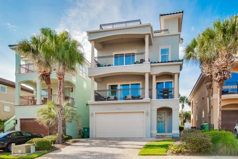 Beach View Rooftop Deck, Community Pool Hot Tub House in Destin