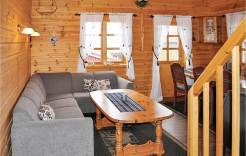 3 Bedroom Lovely Home In Bstad House in Lofoten