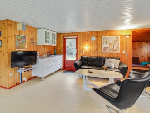 Holiday Home Gunsten - 2-3km from the sea in Western Jutland by Interhome House in Henne Kirkeby