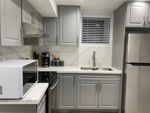 Kitchen or kitchenette, minibar, pet friendly, stove