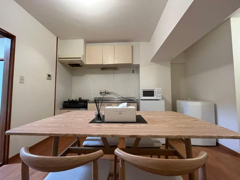 Kitchen or kitchenette, Dining area, minibar