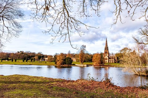 Nearby landmark, Natural landscape, Garden, Lake view