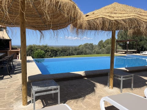 Pool view, Swimming pool, sunbed