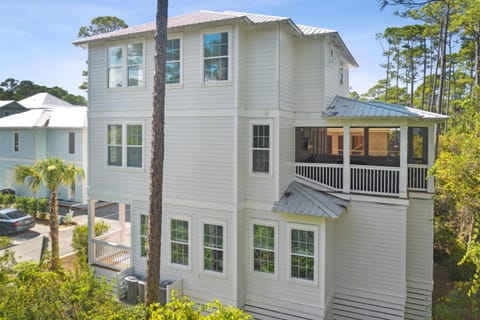 Property building, Day, Neighbourhood, View (from property/room), Balcony/Terrace, Garden view, Area and facilities, Area and facilities