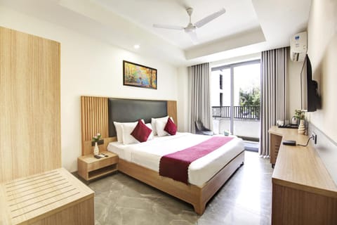 Bed, TV and multimedia, Balcony/Terrace, Bedroom, wardrobe, air conditioner