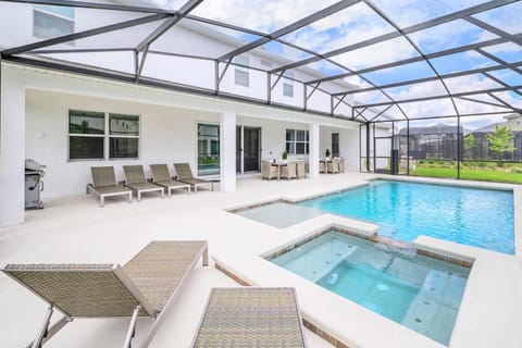 15BR Mansion Near Disney Private Pool Hot Tub Haus in Kissimmee