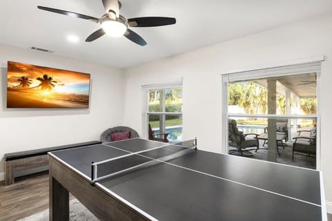 3 Mins to Beach Heated Pool Ping Pong Pool Table Haus in Largo