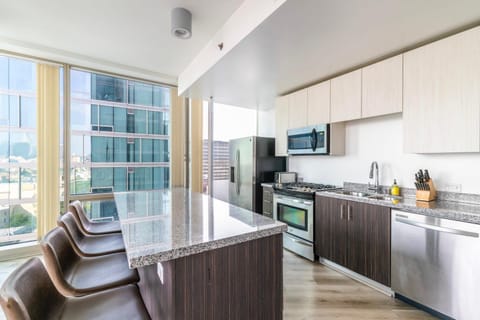 2BR Lux Highrise Hollywood Condominio in West Hollywood