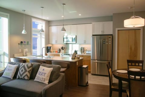 Bright Modern Stylish Condo in heart of Downtown (Center) Copropriété in Whitehorse