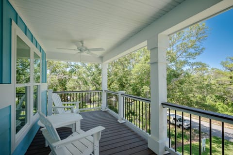 Blue Horizon House in Oak Island