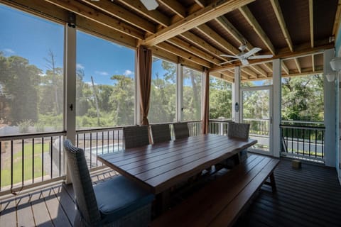 Blue Horizon House in Oak Island