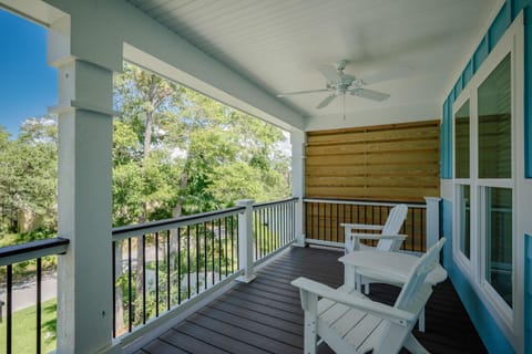 Blue Horizon House in Oak Island