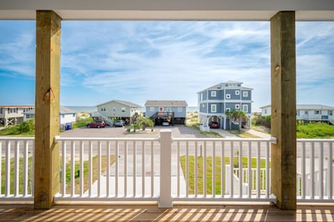 Watts Nest House in Oak Island