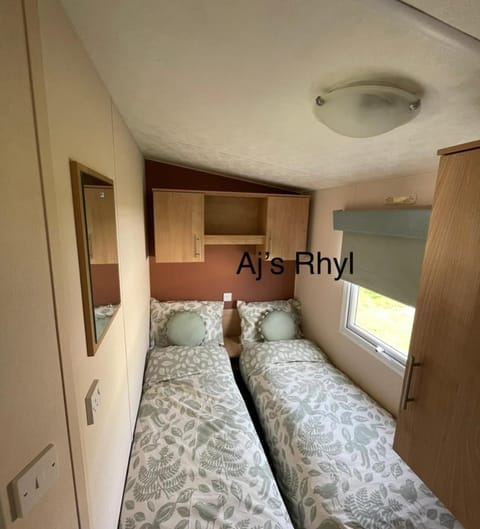 AJ’s Rhyl caravans for hire Condo in Rhyl