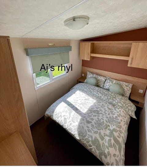 AJ’s Rhyl caravans for hire Condo in Rhyl