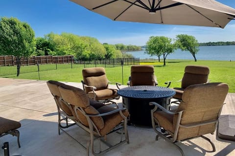 Lakefront Family Vacation Home close to Frisco and Dallas Haus in Little Elm