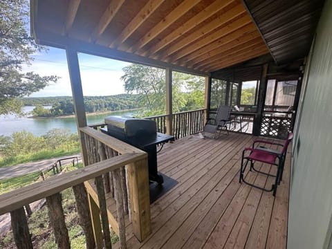 Camp Fisher Cottage House in Roaring River Township