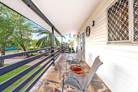 Bask at Baroalba - A Lush Poolside Family Escape House in Darwin