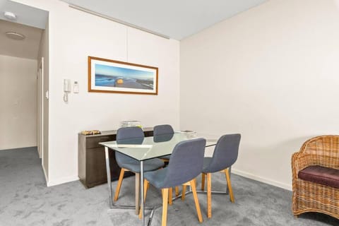 Surf at Avalon Beach and Laze on the Private Terrace Condominio in Pittwater Council