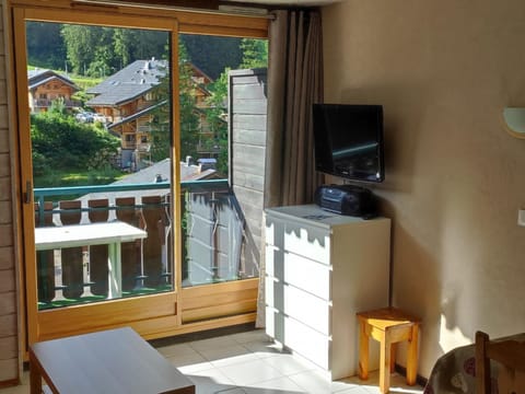 Studio avec Balcon Sud, à 100m des Remontées Mécaniques, Parking Gratuit, Pour 4 Personnes - FR-1-676-98 Apartment in Châtel