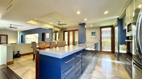 Kitchen or kitchenette, Dining area, air conditioner