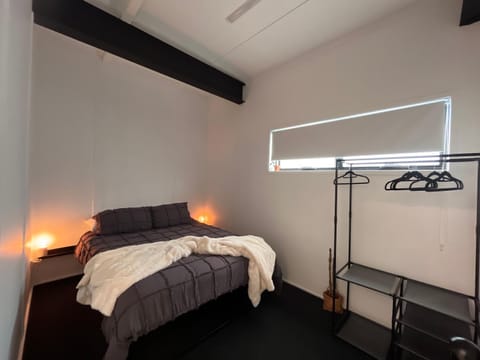 WEST HUB. Private Infrared Sauna near city & much more! New purpose built loft style! House in Toowong