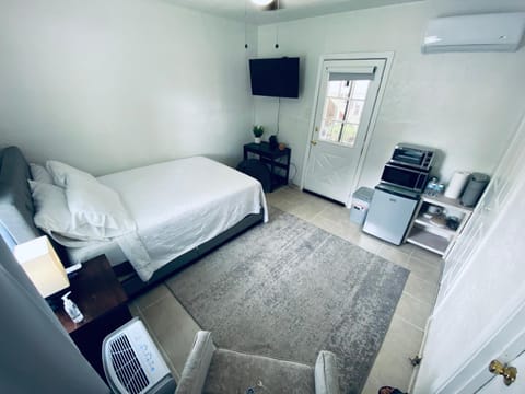 Holistic Gem w/1Gig Wi-Fi & free parking Bed and Breakfast in Houston
