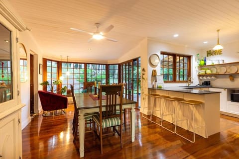 Grande Eden - Private Cotswold Cottage Maison in Tweed Heads
