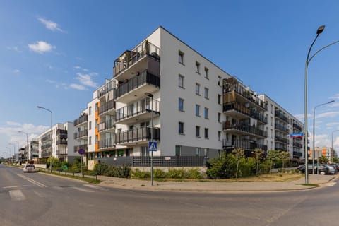 Szlachecka Apartment with Balcony & Parking Warsaw by Renters Copropriété in Warsaw