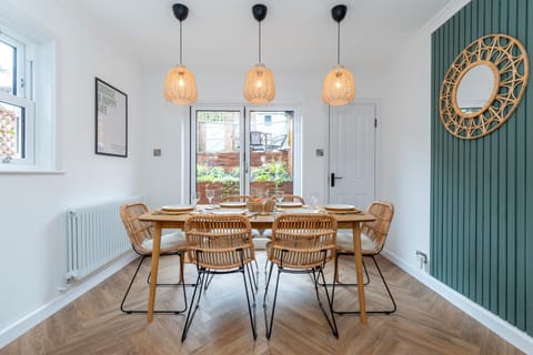 Food and drinks, Dining area