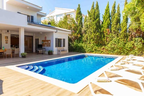 Facade/entrance, Pool view