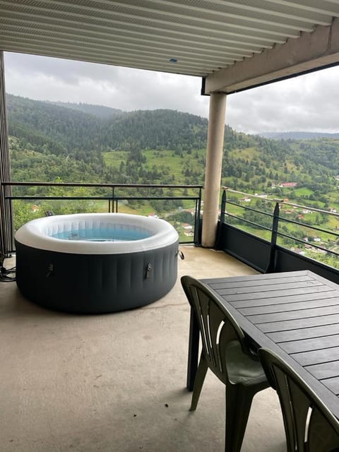 Natural landscape, Hot Tub, Balcony/Terrace, Balcony/Terrace, Mountain view