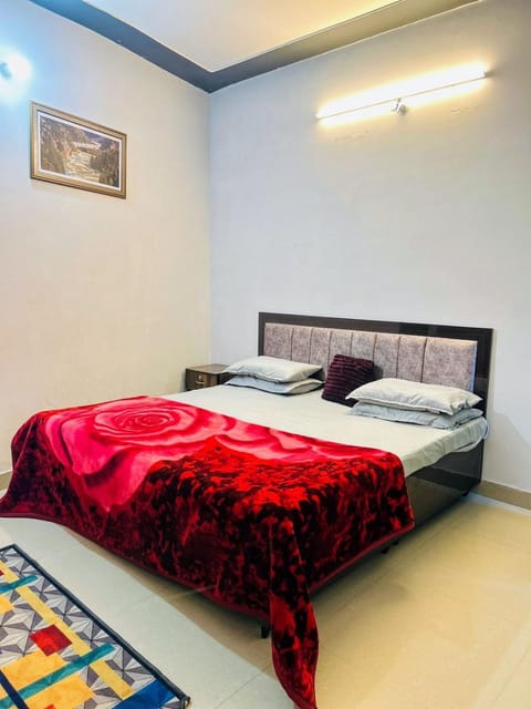 Anandmay Homestay, ISBT Rishikesh Vacation rental in Rishikesh