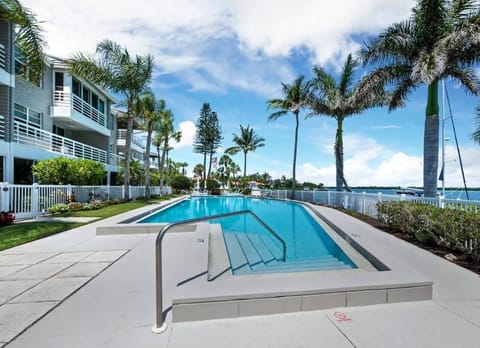 Waterfront, Spa/Pool, Private Paradise On LBK! Condo in Longboat Key