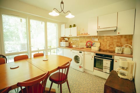 Communal kitchen, kitchen