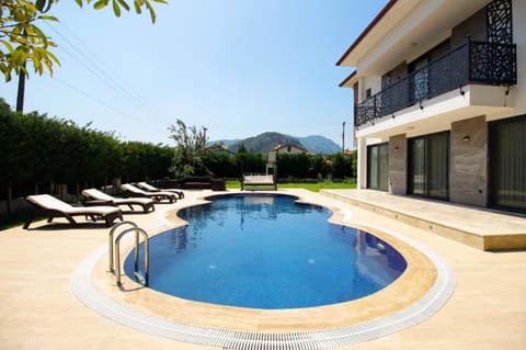 Property building, Spring, Day, Natural landscape, Mountain view, Pool view, Swimming pool, sunbed