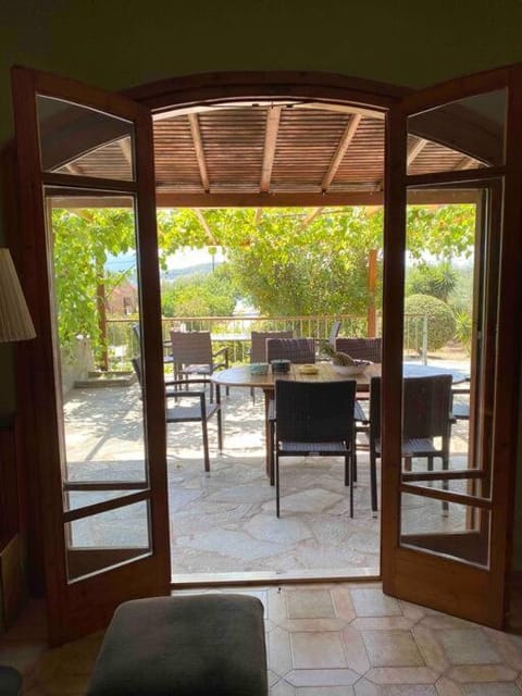 Seafront cottage in Chalkida - 60min from Athens House in Euboea