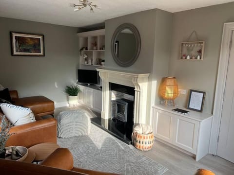 TV and multimedia, Living room, Seating area, flat iron