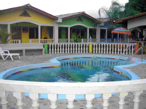 Rainbow Village Apartahotel in La Ceiba