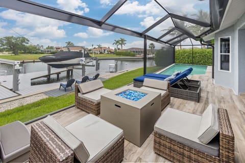 Blue Canal Getaway House in Marco Island