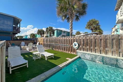 OV33 Bottoms Up, Private Heated Pool, Golf Cart Included, Pet-Friendly House in Port Aransas